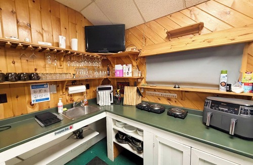 Madawaska House | Spacious Lodge @Madawaska |Ideal for Groups|Trails