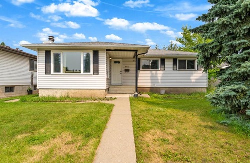 Southeast Edmonton House | Spacious Main-Floor Bungalow Near South Common