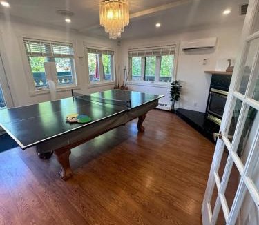 Seguin House | Spacious Muskoka Chalet , Game Room & Family Retreat