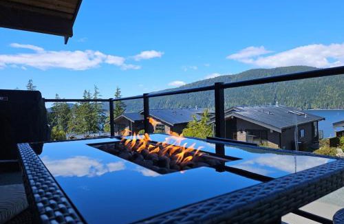 Port Renfrew House | Spacious Oceanview - 2 living rooms & fridges - Pet Friendly