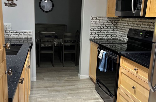 Radium Hot Springs Condo | Spacious/Quiet 2bdrm, 2 bath with Mountain Views/Pool/Hot Tub/7night Disc!