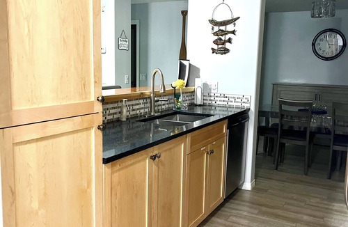 Radium Hot Springs Condo | Spacious/Quiet 2bdrm, 2 bath with Mountain Views/Pool/Hot Tub/7night Disc!