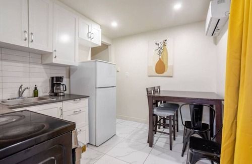 Cote-Des-Neiges—Notre-Dame-De-Grace Apartment | Spacious Retreat in Montréal