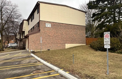 Downtown Mississauga House | Spacious & Stylish 3-Bedroom Townhouse