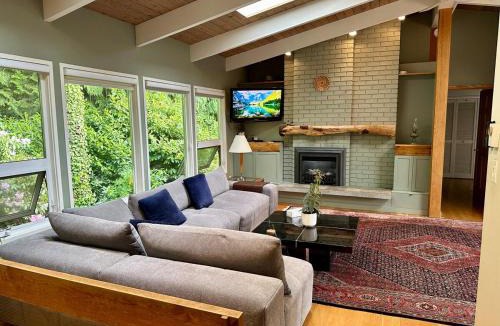 North Vancouver House | Spacious & Stylish West Coast Contemporary House