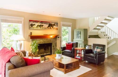 Upper Village House | Spacious Town Home with Private Hot Tub