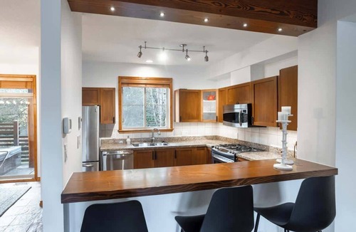 Nicklaus North Condo | Spacious Townhome, Golf Course Setting, Hot Tub!