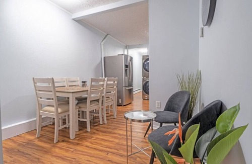 South End Apartment | Spacious Urban Gem ~ Steps from the Pier ~ Parkingn
