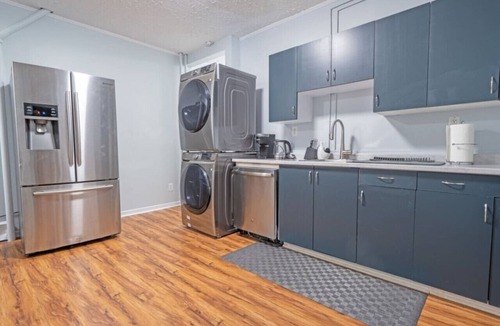South End Apartment | Spacious Urban Gem ~ Steps from the Pier ~ Parkingn