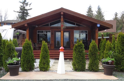 Campbell River Cabin | Spectacular sunrises, beautiful Ocean view & Wild life at your fingertips!
