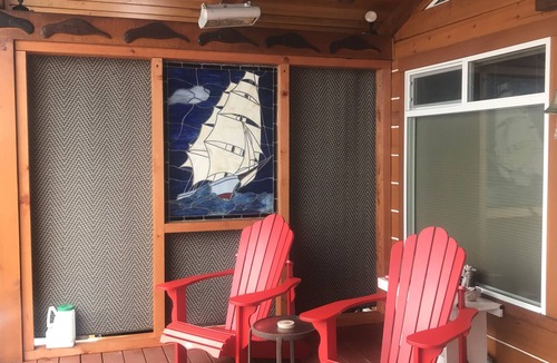 Campbell River Cabin | Spectacular sunrises, beautiful Ocean view & Wild life at your fingertips!