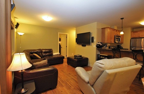 Golden Condo | Spectacular Top Floor 2 Br W/Hot Tub and Panoramic View