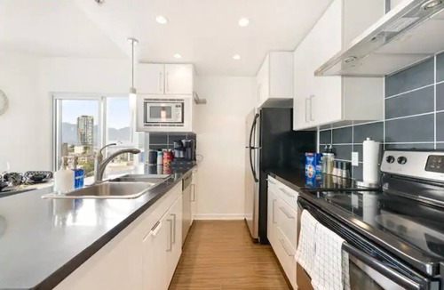 Crosstown Apartment | Spectacular Views from the Top - Luxury 3-BR Condo