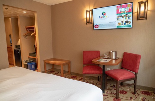 Banff Hotel | Split Room w/King & Queen in Banff