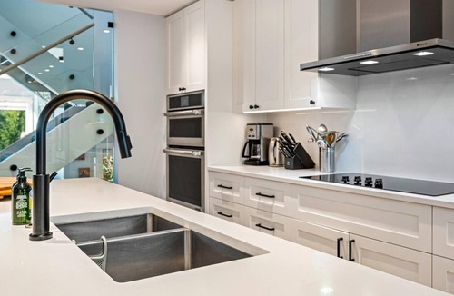 Blueberry Hill Ski Chalet | St Mortiz Townhome - Walk to Whistler, Alta Lake, Whistler Golf Course