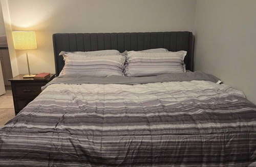 Lethbridge House | Standard bedroom with King size bed
