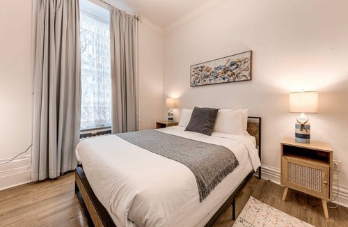 Vieux-Quebec-Cap-Blanc-colline Parlementaire Hotel | Standard Room #3