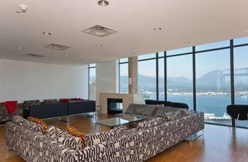 Gastown Condo | Stay in the iconic Vancouver Residential Tower