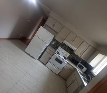 Kitchener House | Stay in Waterloo-Kitchener-Downtown-FREE WIFI & PARKING