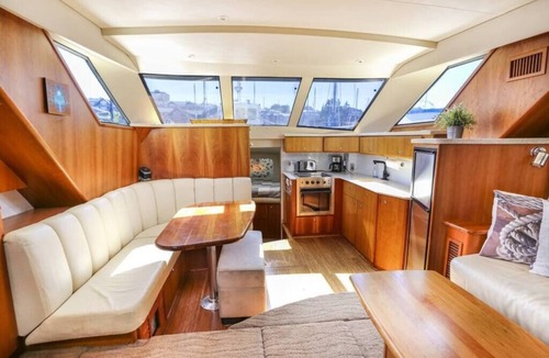 Brentwood Bay Boat Rental | Stay on a Big Beautiful Boat - 2 BDR, Sleeps 4