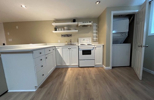 Langford House | Stay on Beautiful Glen Lake Victoria