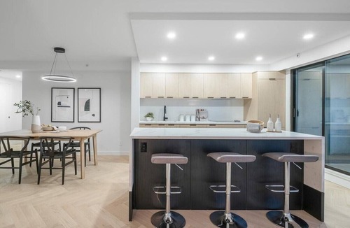Yaletown Condo | Steps from BC Place, Stunning 2 Bedroom and 2 Bathroom Condonn