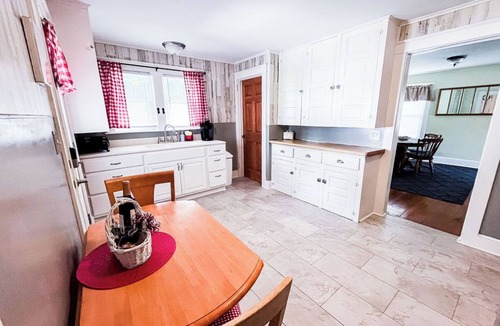 Endicott House | Steps from En-Joie Golf - 3BR Bungalow, Pet-Friendly w/AC & WiFi