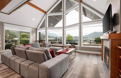 Hope House | Steps From The Lake With Water & Mountain Views