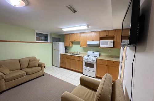 Saanich East House | Steps To University of Victoria and Cadboro Bay Beach. 3 bed 2 bath