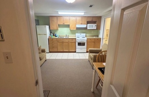 Saanich East House | Steps To University of Victoria and Cadboro Bay Beach. 3 bed 2 bath