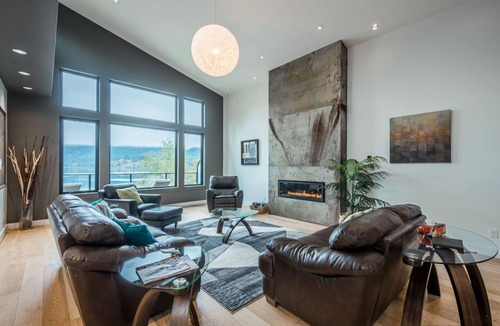 Sproat Lake House | Stirling Arm Lakehouse Luxury Retreat on Vancouver Island.