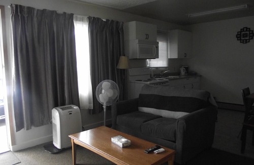 Whitehorse Hotel | Stratford Motel