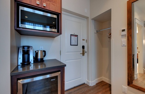 Downtown Victoria Hotel | Strathcona Hotel