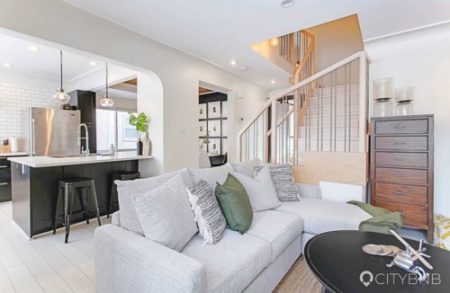 Edmonton House | Strathcona. Sleeps 6. Steps from Whyte Ave.