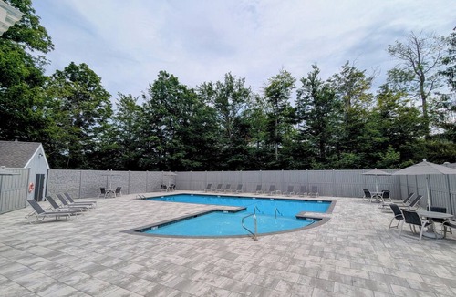 Stratton Mountain House | Stratton Comfort, Convenience & Private Hot Tub