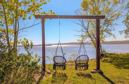 Ste Anne de Beaupre Apartment | Studio 16 | 2 Min Waterfront | BBQ & Fireplace