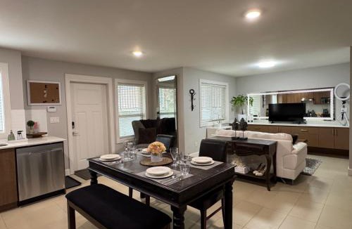 Surrey House | Studio 26 Residences Luxury 2 Bedroom Guest Suite