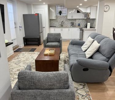 Brampton Apartment | Studio 8848 - 3BR and 2BATH - Sleeps 8