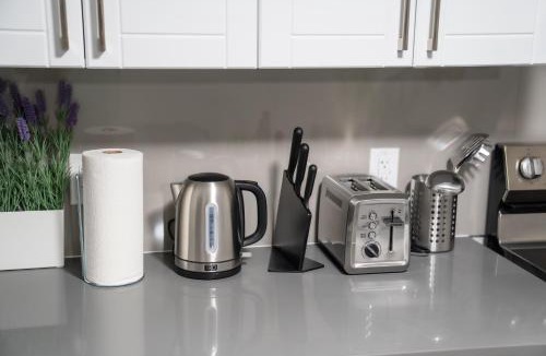 Mount Pleasant Apartment | Studio Apartment B - Full Kitchen - Cozy and Modern