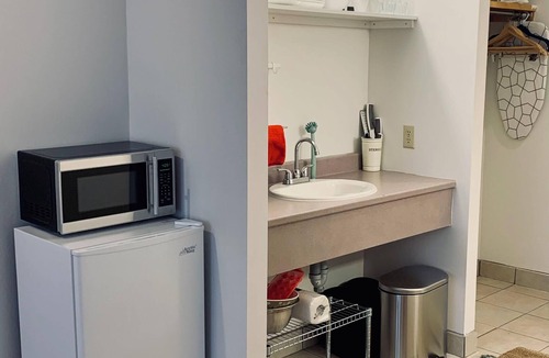 Dartmouth Apartment | Studio, Urban Nest by Sweet Digs