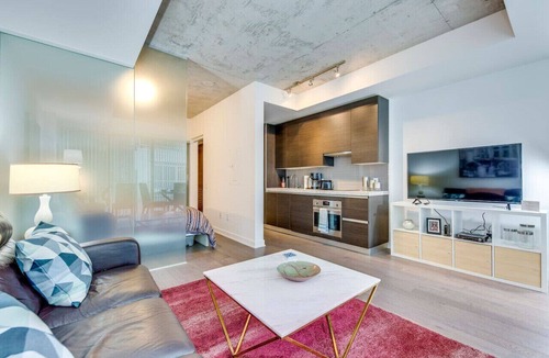 Fashion District Apartment | Stunning 1BR Executive Suite in Popular King West