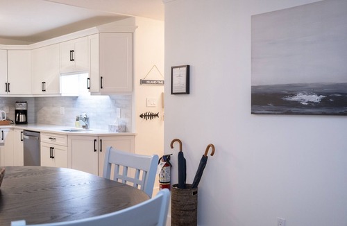 Regional District of Nanaimo Apartment | Stunning Beachfront Condo: Whale Watching & Cruise Ship Views