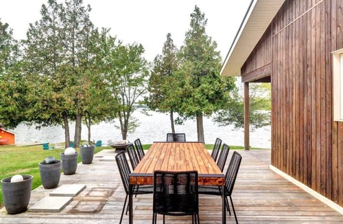 Lyndhurst House | Stunning European waterfront escape with hot tub