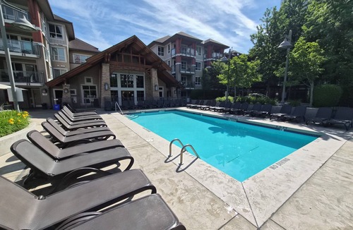 North End Condo | STUNNING LAKEVIEW LUXURY