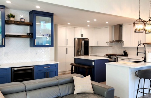 Central Okanagan House | Stunning Modern Cottage at La Casa Lakeside Resort