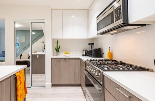 Kensington-Cedar Cottage House | Stunning Modern Townhome, 4-Bed, 2-Bath, & Patio in the City's Best Location