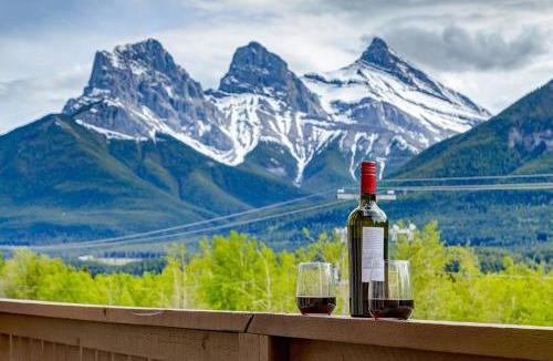 Canmore House | Stunning Mountain View Cozy Studio for Small Grp