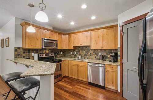 Town Centre Condo | Stunning Mt Views-Beautiful - 2BR