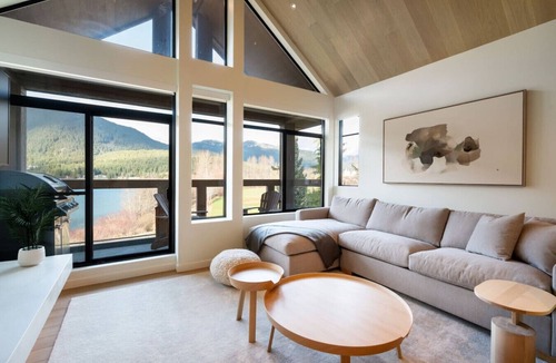 Whistler Condo | Stunning Renovation - Luxury at Nicklaus North