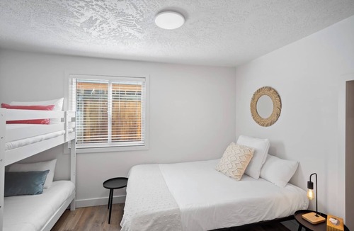 Lake Cowichan Hotel | Stunning Riverside Suite | Kitchenette, Firepit